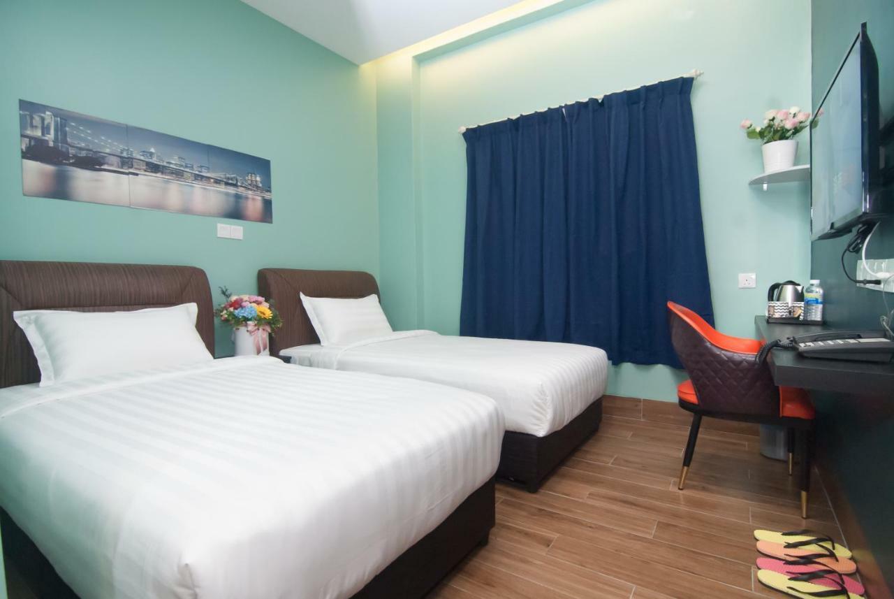 Good 9 Hotel - Bukit Dahlia Джохор Бахру Екстериор снимка